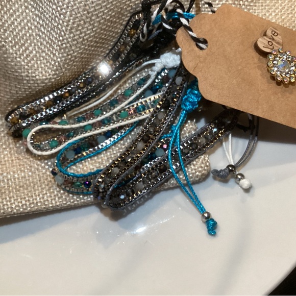 COPY - 🌸Set of 4 Hand Made Glass Bead Bracelets - Picture 3 of 3